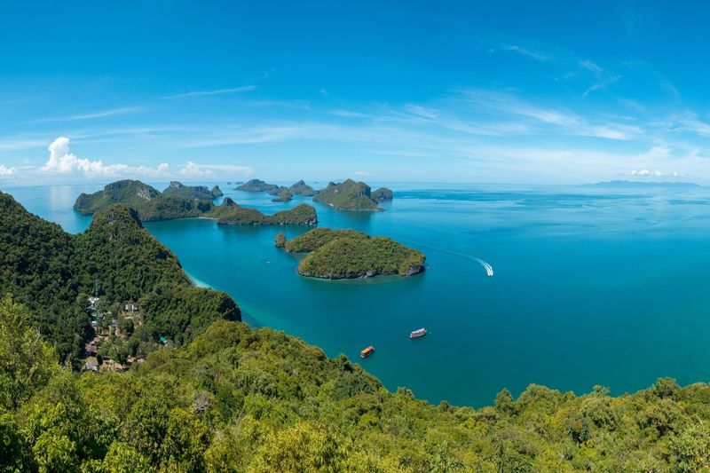 Islands in the ocean: Anthong National Marine Park, Thailand